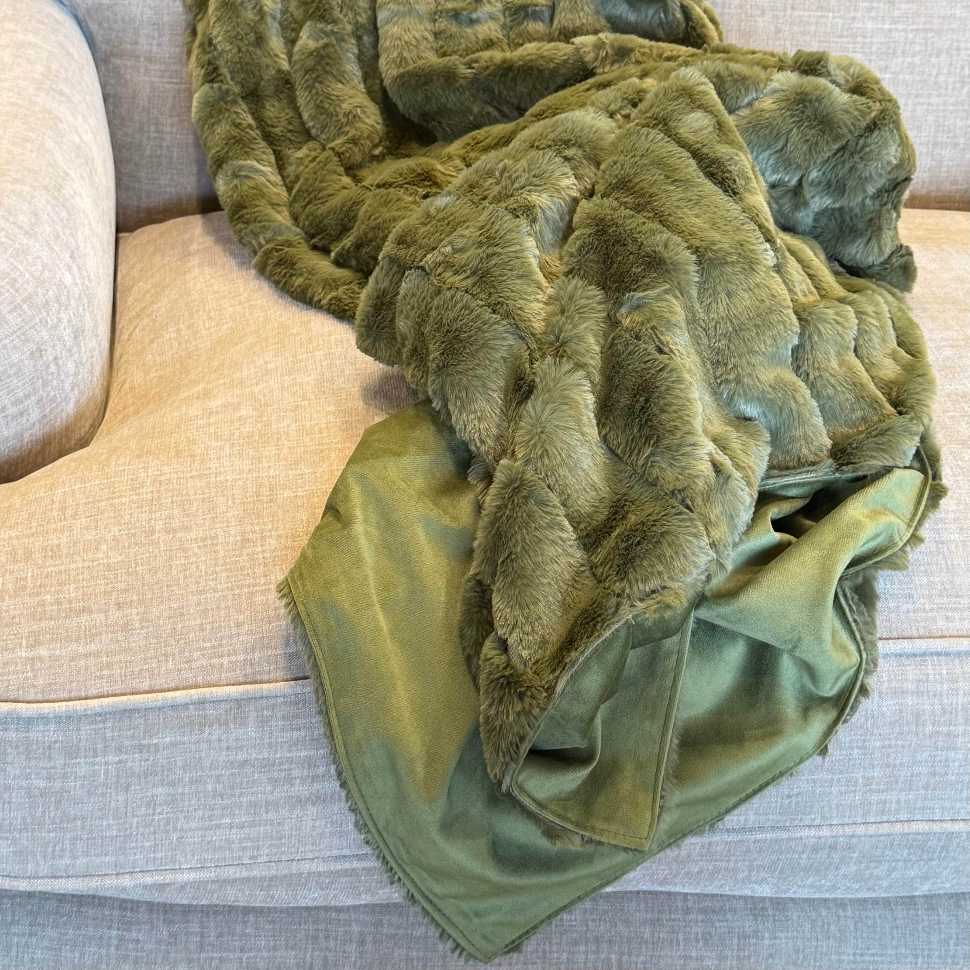 Green Faux Fur Ribbed Throw with Velvet Back